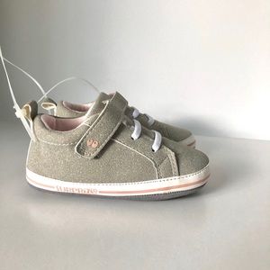 Surprize baby shoes